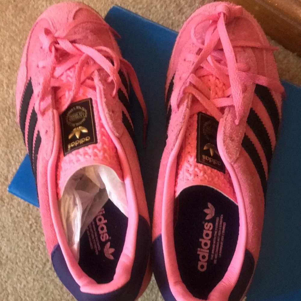 Adidas Womens BRAND NEW Gazelle sneakers in Bliss Pink. Size 6!
